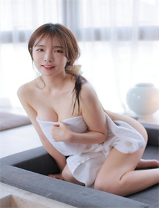 《人妻巨大乳一二三区-赵露思穿JK跳GEE》