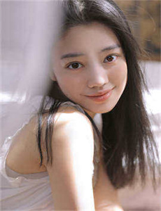 《免费成人视频-三个女人共享按摩》